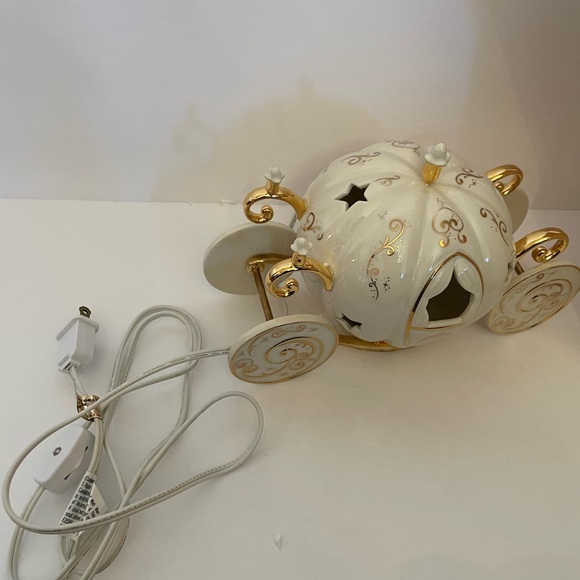 Lenox Cinderella's Lighted Coach Disney Princess Sculpted Pumpkin Gold Trim New - Picture 3 of 10